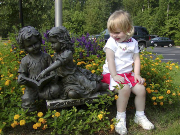 statue sitting look right